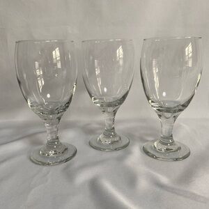 Set of 3 wine glasses‎